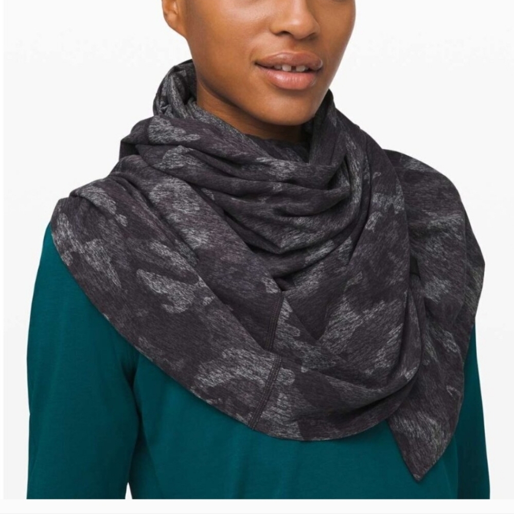 lululemon athletica Charcoal Camouflage Vinyasa Wrap